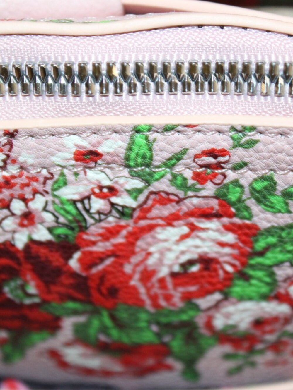 NWT Betsey Johnson Shabby Chic Bow front crossbody Purse DARLING!! - Picture 11 of 12